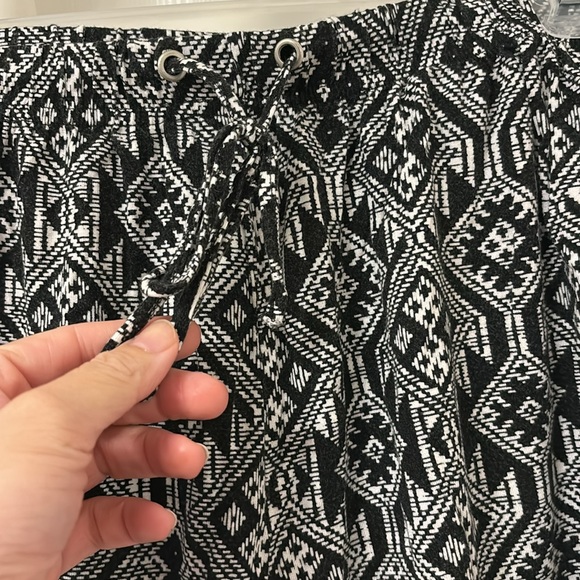 Garage Flowy Drawstring Shorts - Picture 2 of 4